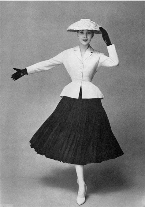 dior new look 1950s font|Dior fashion history.